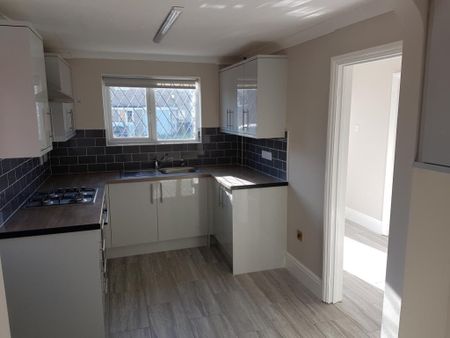 3 bedroom detached house to rent - Photo 3