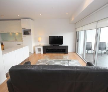 EXECUTIVE PARKSIDE RESIDENCE - FURNISHED 1BRM - Photo 5
