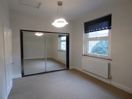 4 bedroom semi-detached house to rent - Photo 3