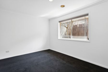 7 Stonehaven Circuit, Queanbeyan NSW 2620 - House For Rent | Domain - Photo 3