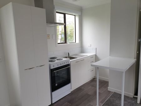 Recently renovated 2 bedroom property - Photo 3