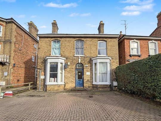 2 bedroom flat to rent - Photo 1