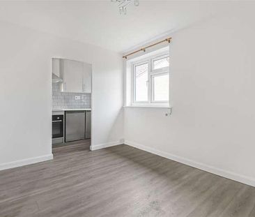 Bader Gardens, Slough, SL1 - Photo 2