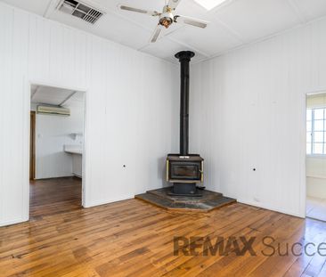 310 Alderley Street, Kearneys Spring QLD 4350 - House For Rent | Do... - Photo 2