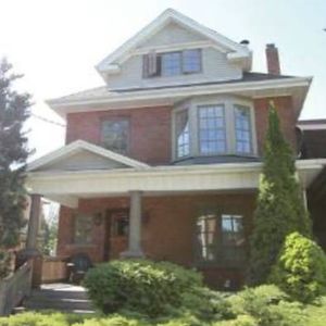 Split Level Basement Apartment - Photo 2