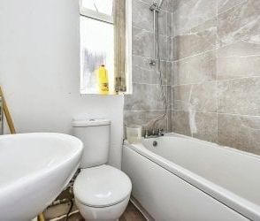 Room in a Shared House, Cavendish Road, M32 - Photo 2