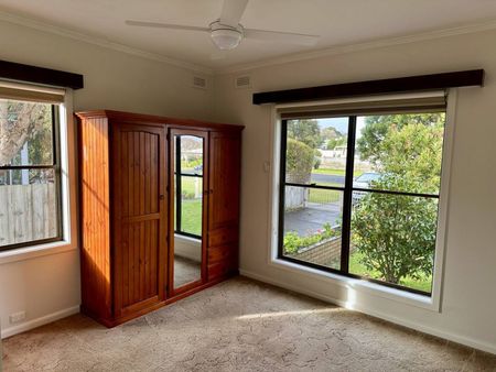 Neat Home In Perfect Location - Photo 4