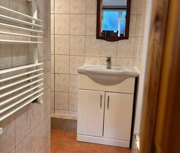 1 Bed Flat, The Crossways, TW5 - Photo 5