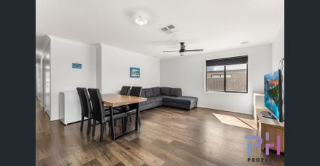 NEAT HOME WITH SIDE ACCESS AND SHEDDING! - Photo 5