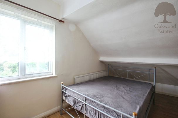 3 bed semi-detached house to rent in Great West Road, Hounslow, TW5 - Photo 1