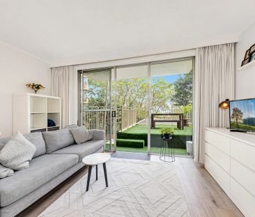 Fully-Furnished Studio Apartment in Heart of Lower North Shore - Photo 5