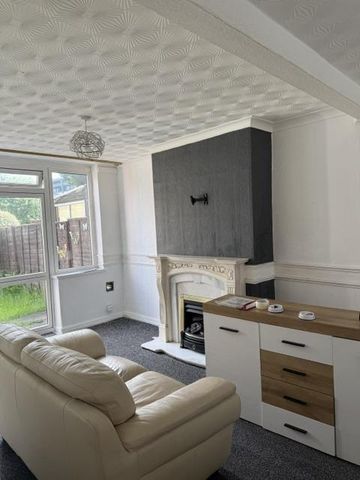 3 bedroom semi-detached house to rent - Photo 2