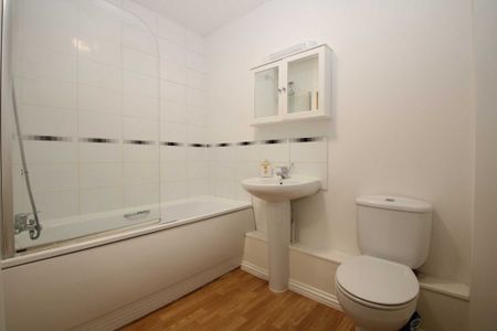 2 bed Ground Floor Flat for rent - Photo 3