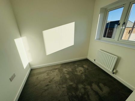 3 bedroom semi-detached house to rent - Photo 2