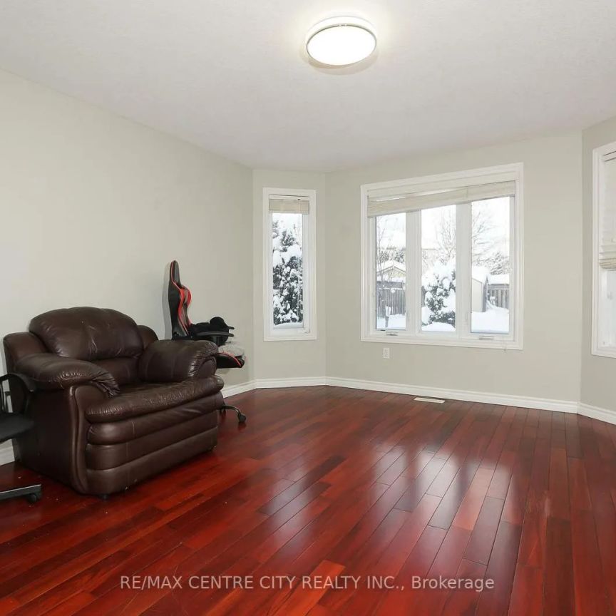 946 WHETHERFIELD STREET W - Photo 1