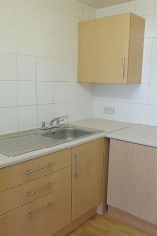 1 bedroom retirement property to rent - Photo 3