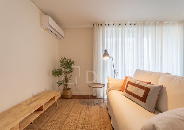 Apartamento T1 com varanda - Novo - Casa da Musica - Rotunda Boavista