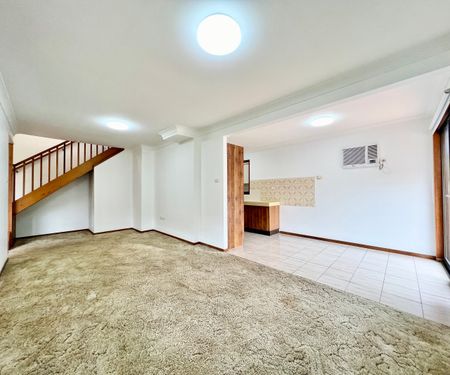 2 Bedroom townhouse located in the heart of Toukley! - Photo 2