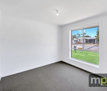 Modern Living in Elizabeth North! - Photo 2