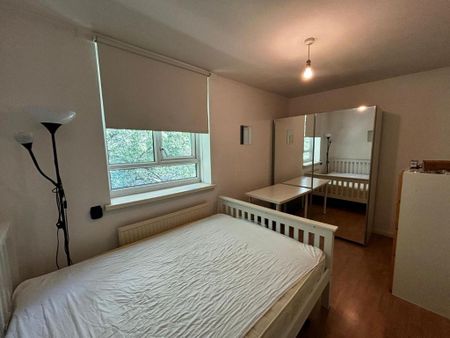 4 bedroom flat to rent - Photo 5