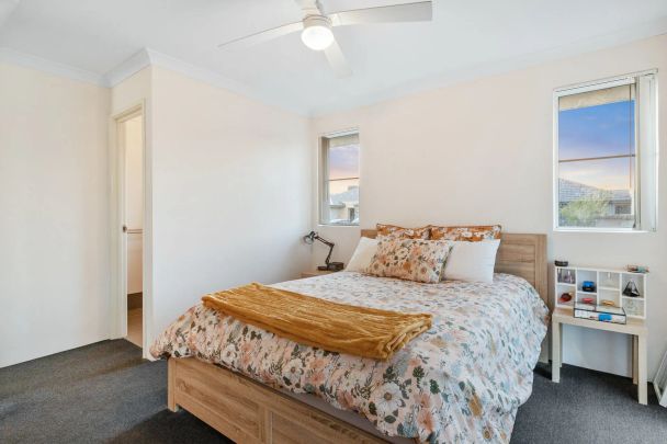 Easy living and low maintenance - Photo 1