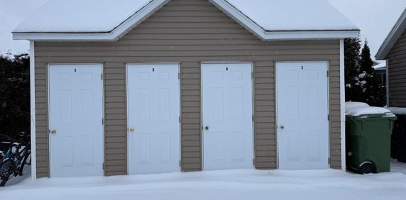 Logement 4 1/2 de deux chambres à coucher avec un cabanon extérieur - Photo 2
