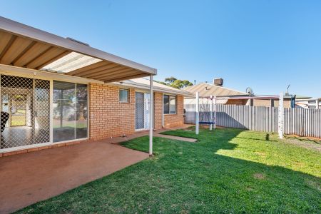 Renovated home complete with split systems and solar panels - Photo 2