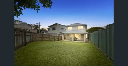 Immaculate Family Home with Ducted Aircon, Solar and Spacious Living ! - Photo 5