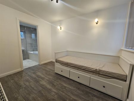 8c Lesley Heights, Glassillan Grove, Greenisland, - Photo 4