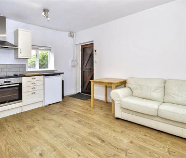 1 bedroom barn conversion to rent - Photo 2