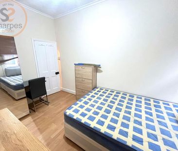 3 bedroom flat to rent - Photo 4