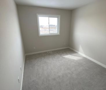 For Lease - 57 Sycamore Street, Welland, Ontario - Photo 4