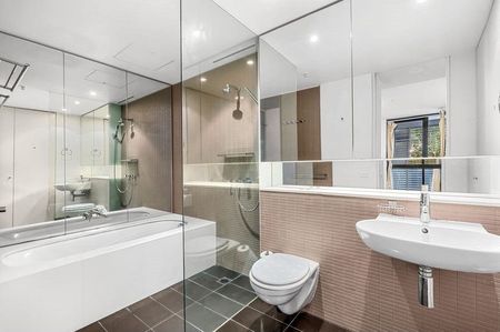 Oversized Executive Apartment | Pools, Gyms & Sydney Uni at Your Doorstep - Photo 3