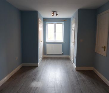 1 bedroom coach house to rent - Photo 2