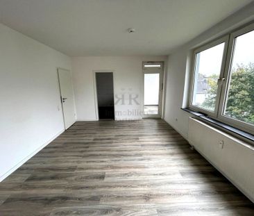 Kleine 2,5 Raum Wohnung in der 4. Etage mit Balkon. OHNE Aufzug !!! - Photo 1