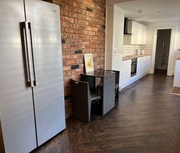 Modern Bedroom House, LN5 - Photo 2