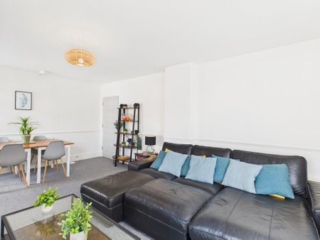 4 bedroom flat to rent - Photo 3