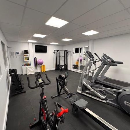 COQUET 2 1/2 TOUT RÉNOVÉ, GYM, PISCINES - À VOIR - Photo 4