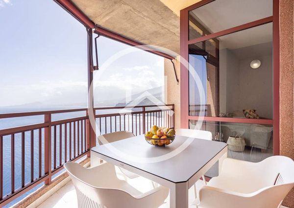 Amplio apartamento de cuatro dormitorios con vistas al mar en Radazul Bajo