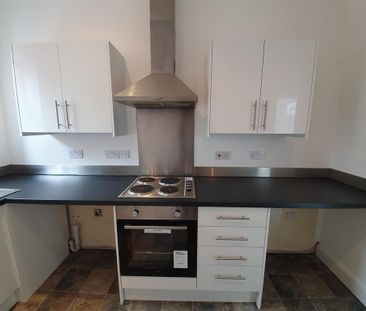 2 bedroom flat to rent - Photo 6