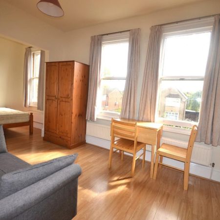 1 bedroom Flat To Let - Photo 3