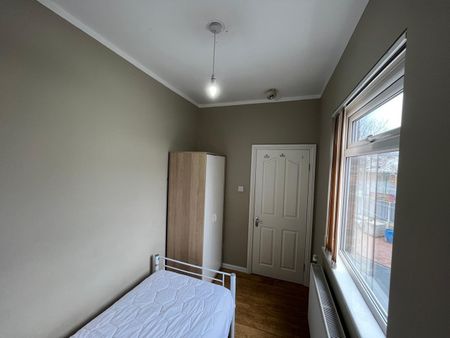 Room in a Shared House, Dalton Avenue, M14 - Photo 2