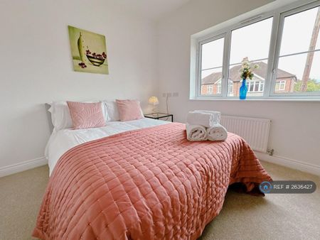 3 bedroom semi-detached house to rent - Photo 5