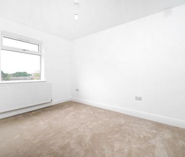 3 bedroom flat to rent - Photo 6