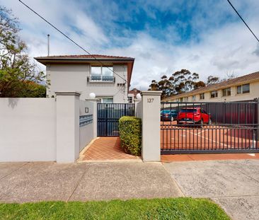 Low-maintenance living at its best - Photo 1