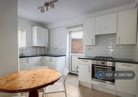 2 bedroom flat to rent - Photo 3