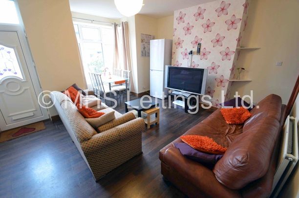 6 Bedroom Mid Terraced House for rent in Brudenell Mount - Photo 1