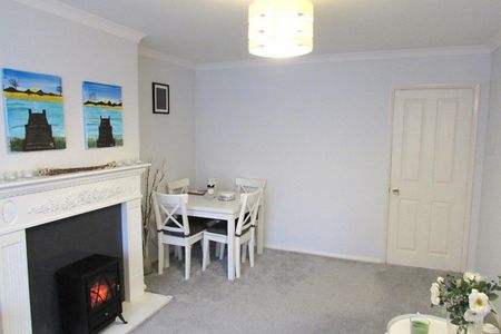 Courtlands, MAIDENHEAD - Photo 4