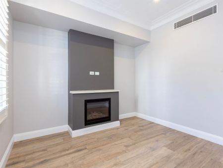 Statement Architecture in the heart of the village! - Photo 3