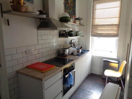 1 bedroom in a house share to rent - Photo 3